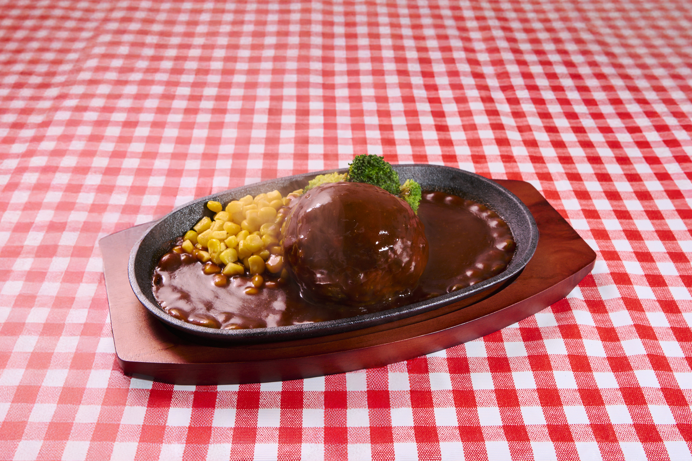 当店自慢の自家製ハンバーグ（デミグラスソース）